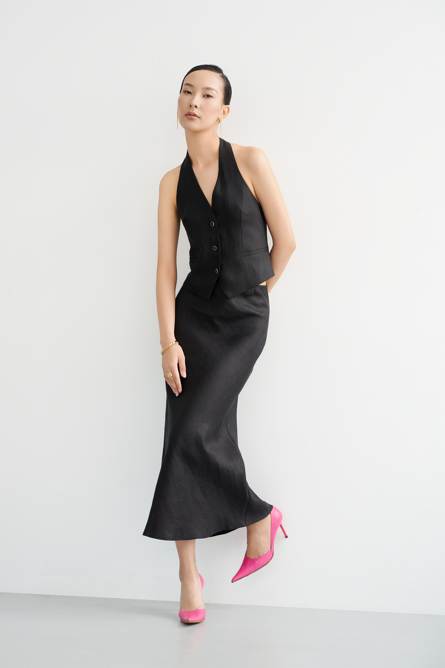 HALTERNECK LINEN DEMI VEST - BLACK