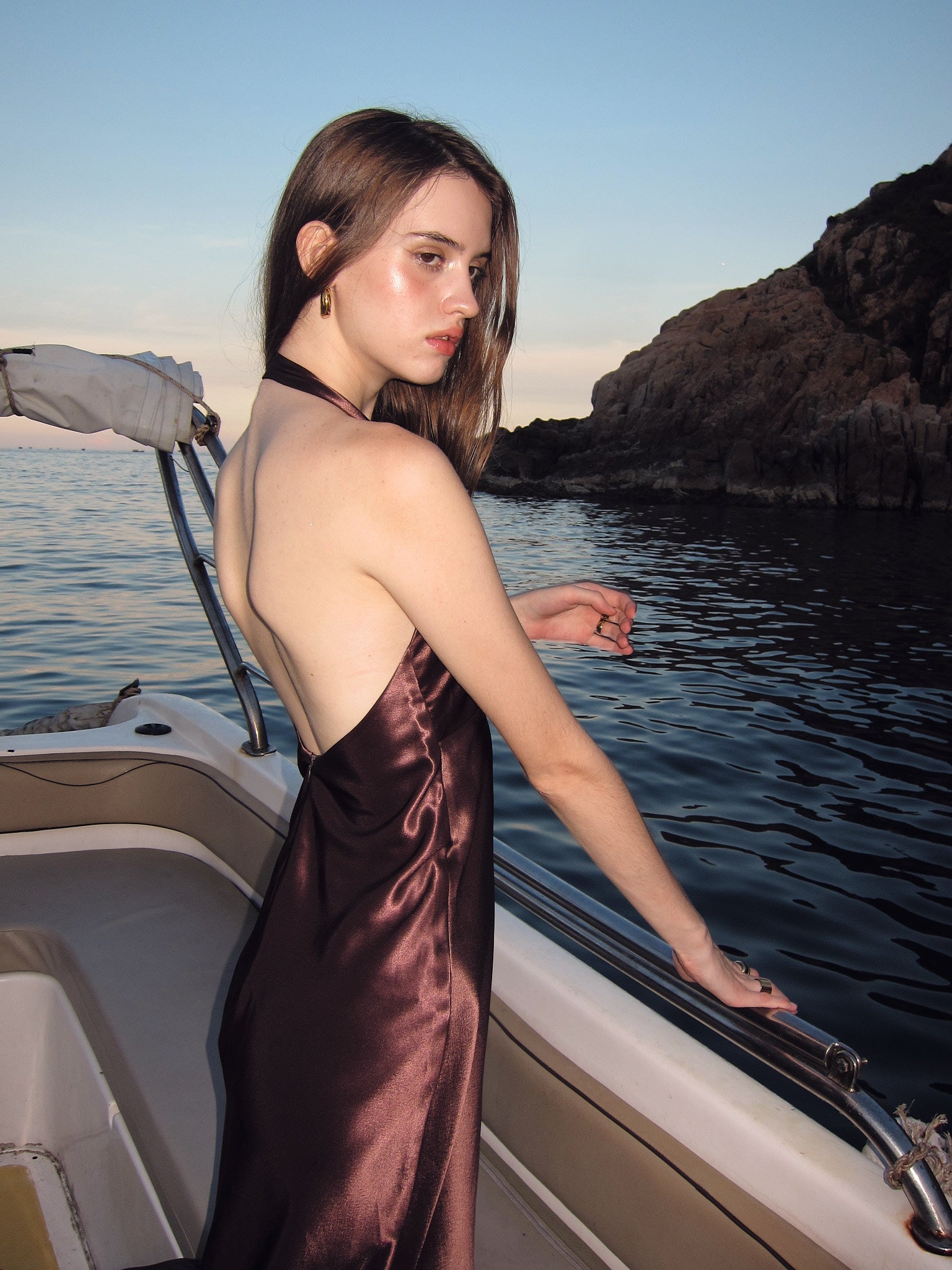 MADELYN V-NECK DRESS - CHOCOLATE