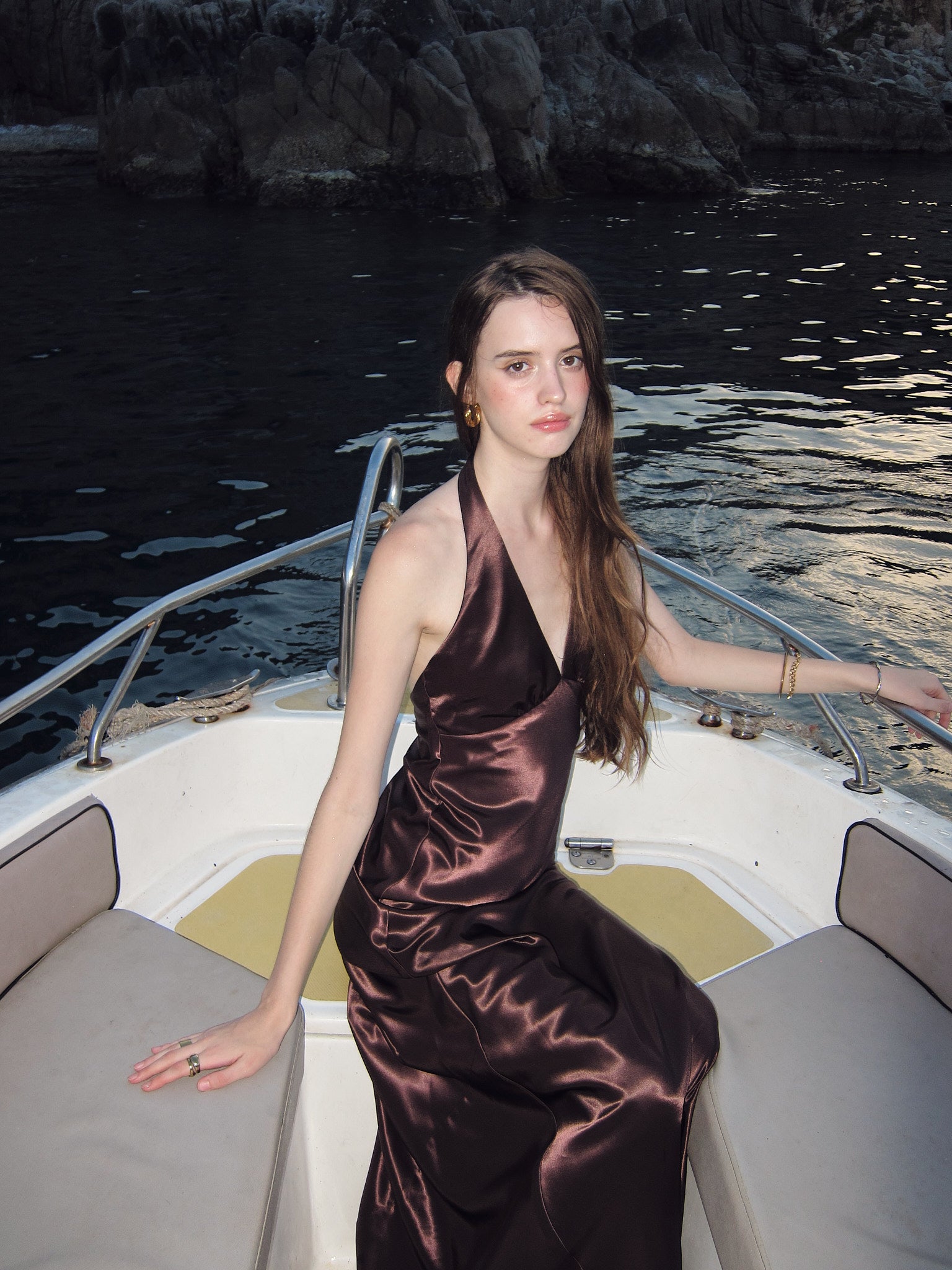 MADELYN V-NECK DRESS - CHOCOLATE