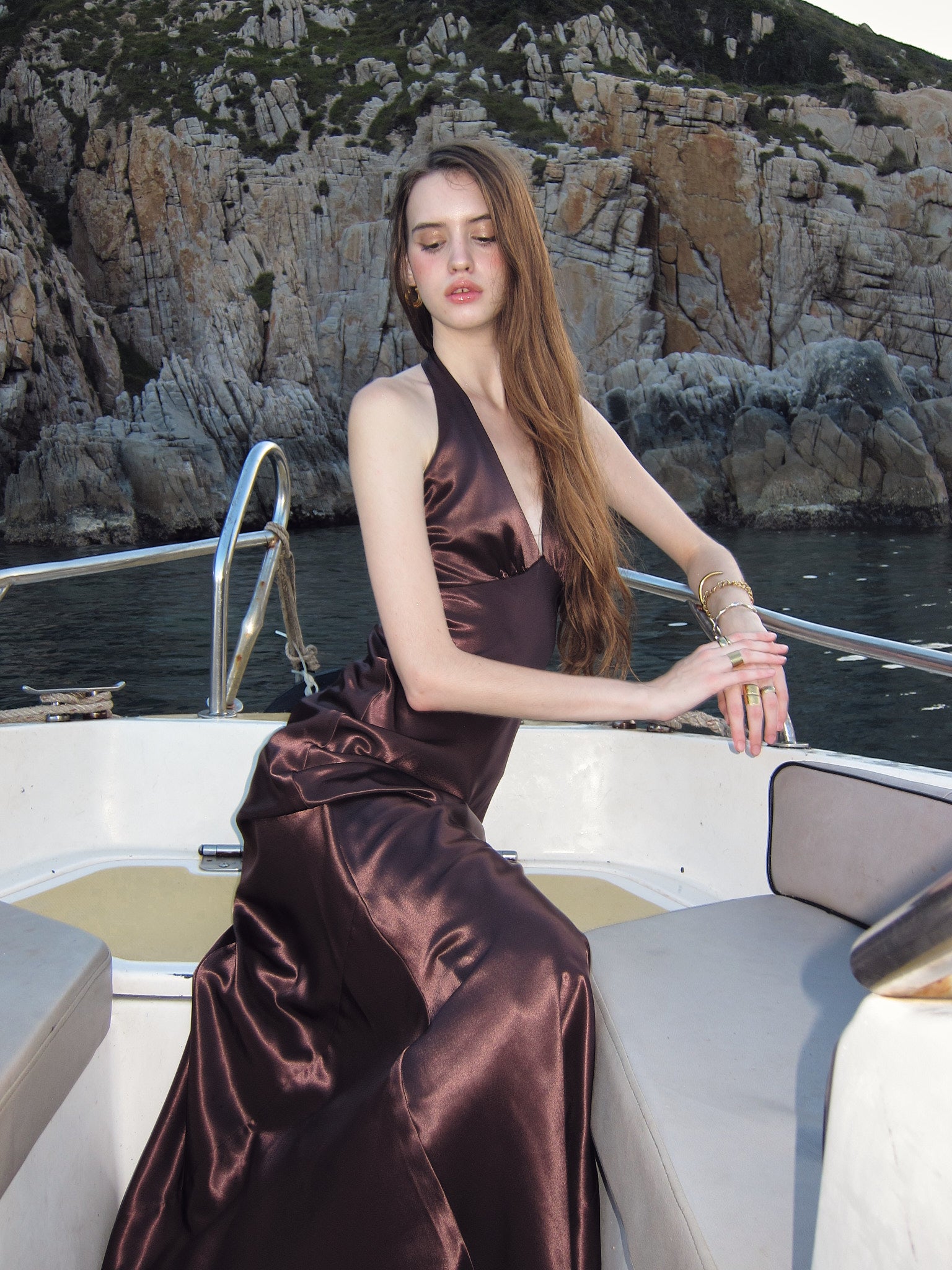 MADELYN V-NECK DRESS - CHOCOLATE