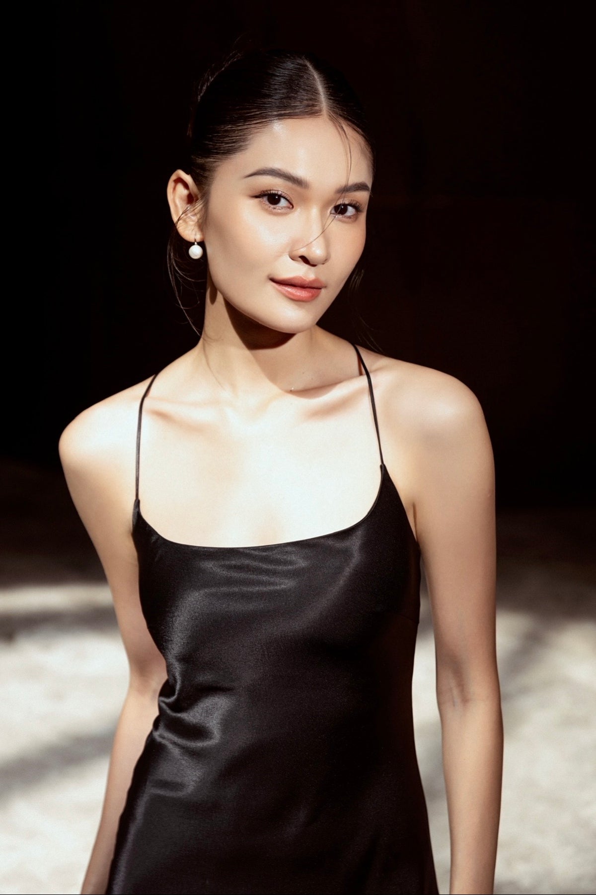 AMBER BACK-TIE GOWN - BLACK