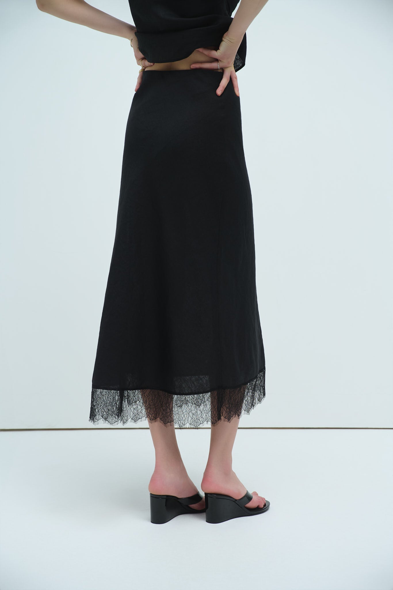 LACE LINEN MIDI SKIRT - BLACK