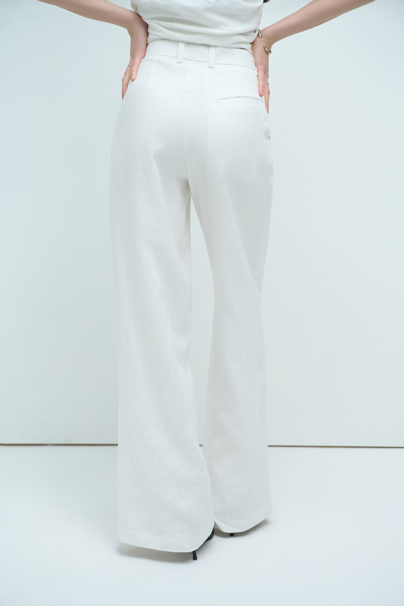 LOOSE LINEN TROUSERS - WHITE