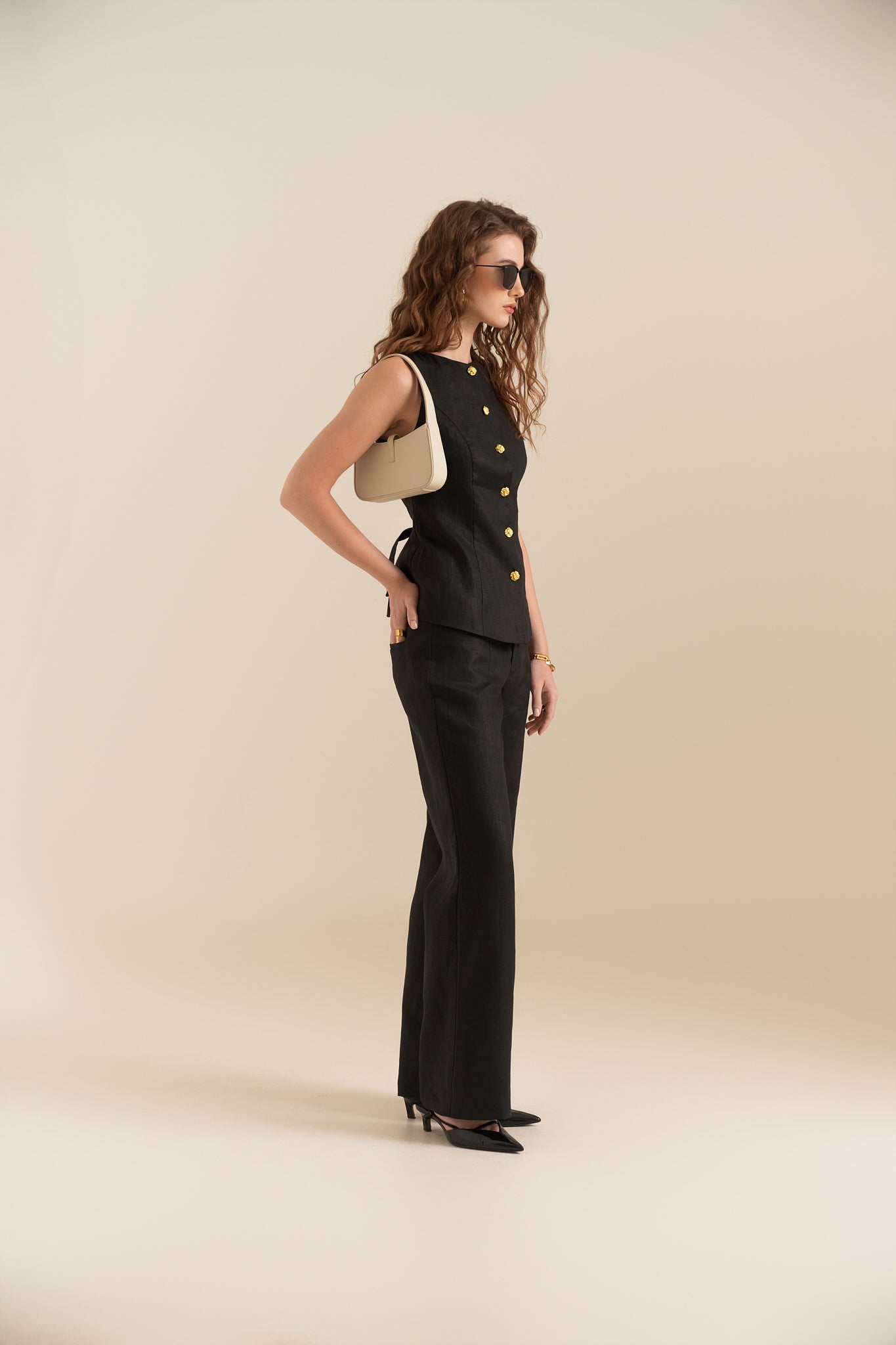 BOAT NECK LINEN VEST - BLACK