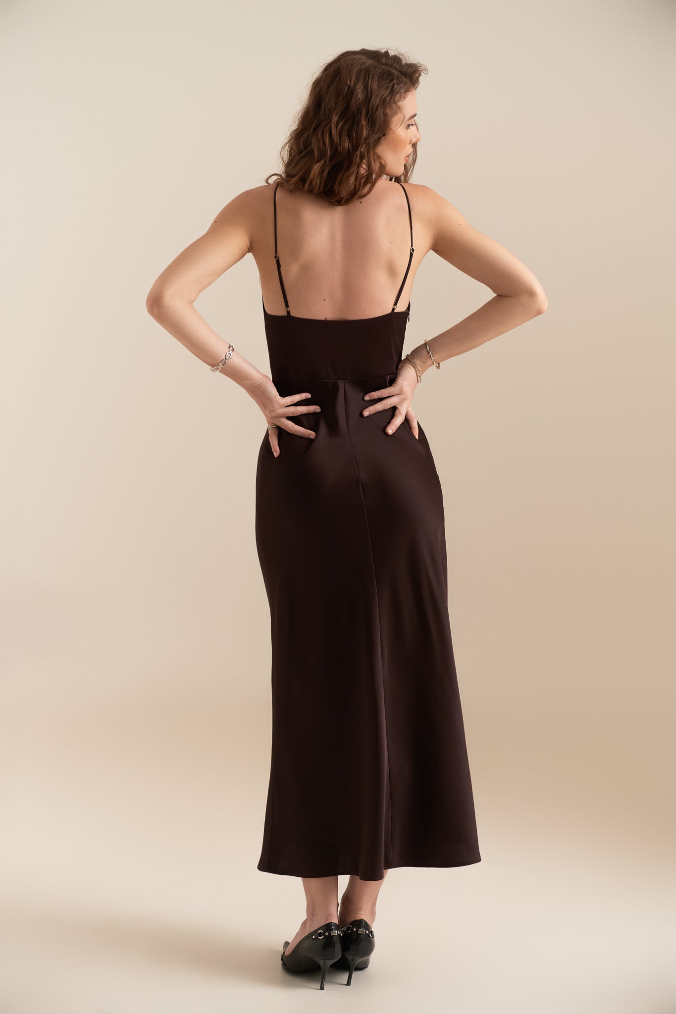 MAGGIE V-NECK MIDI DRESS - DARK BROWN