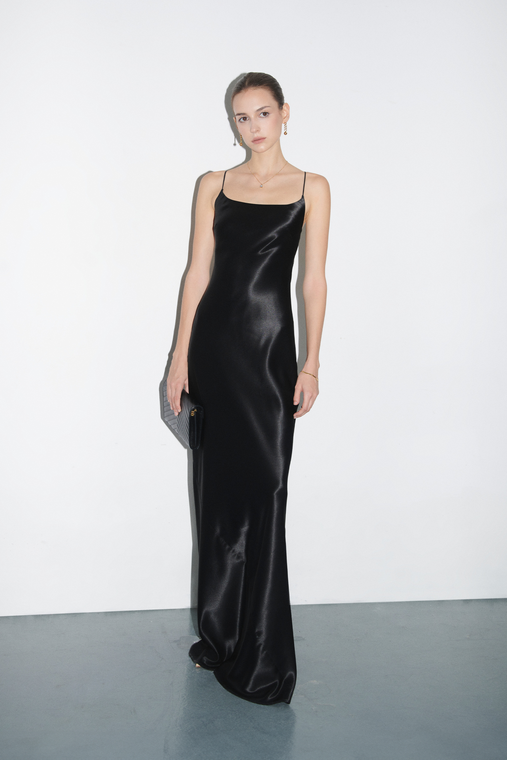 Amber back-tie Gown - BLACK