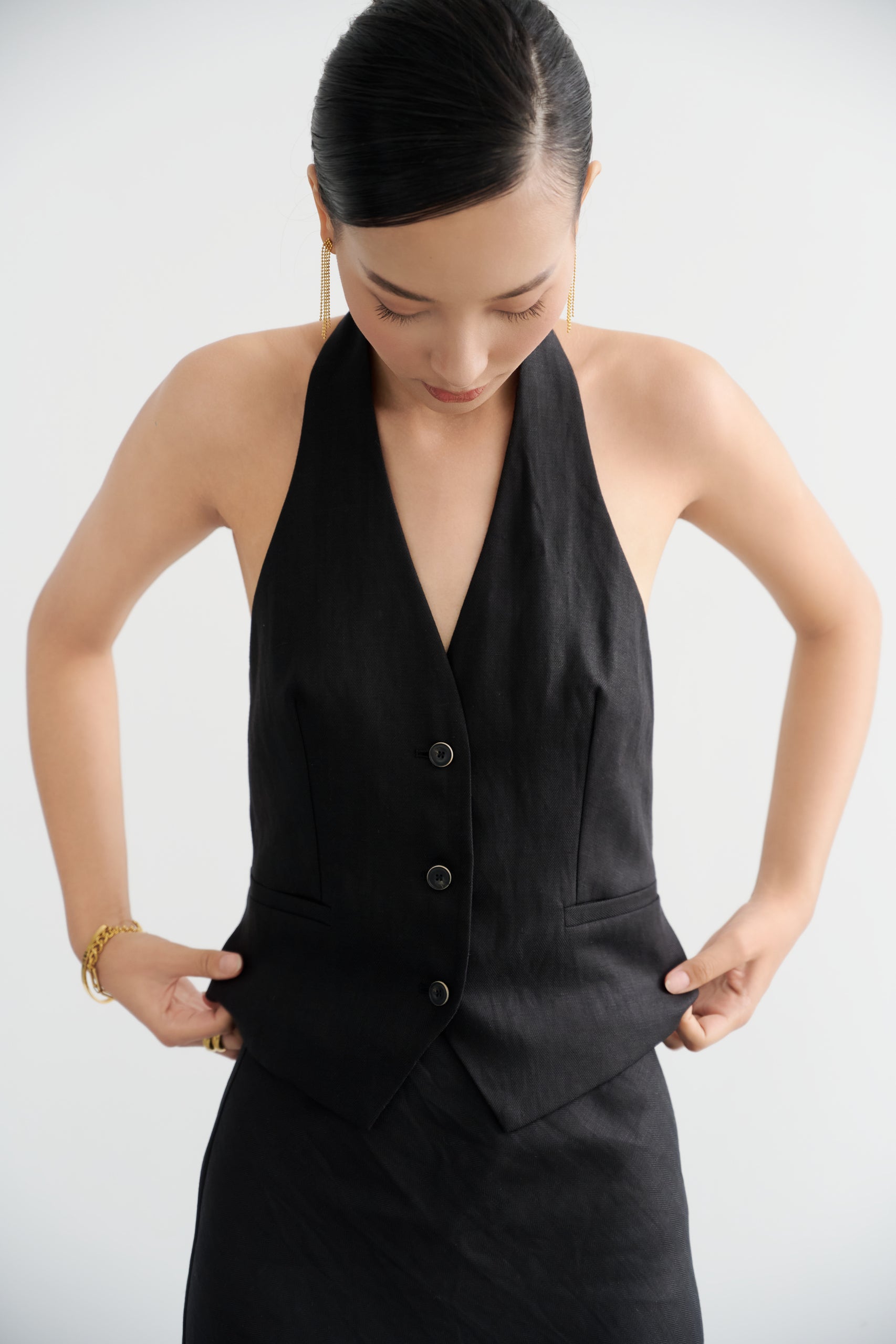 HALTERNECK LINEN DEMI VEST - BLACK