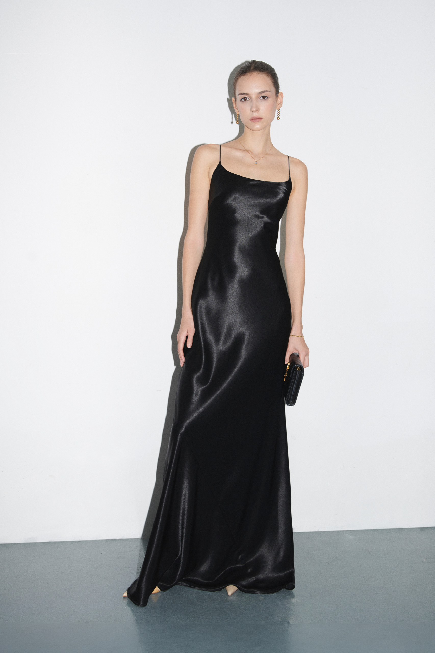 Amber back-tie Gown - BLACK