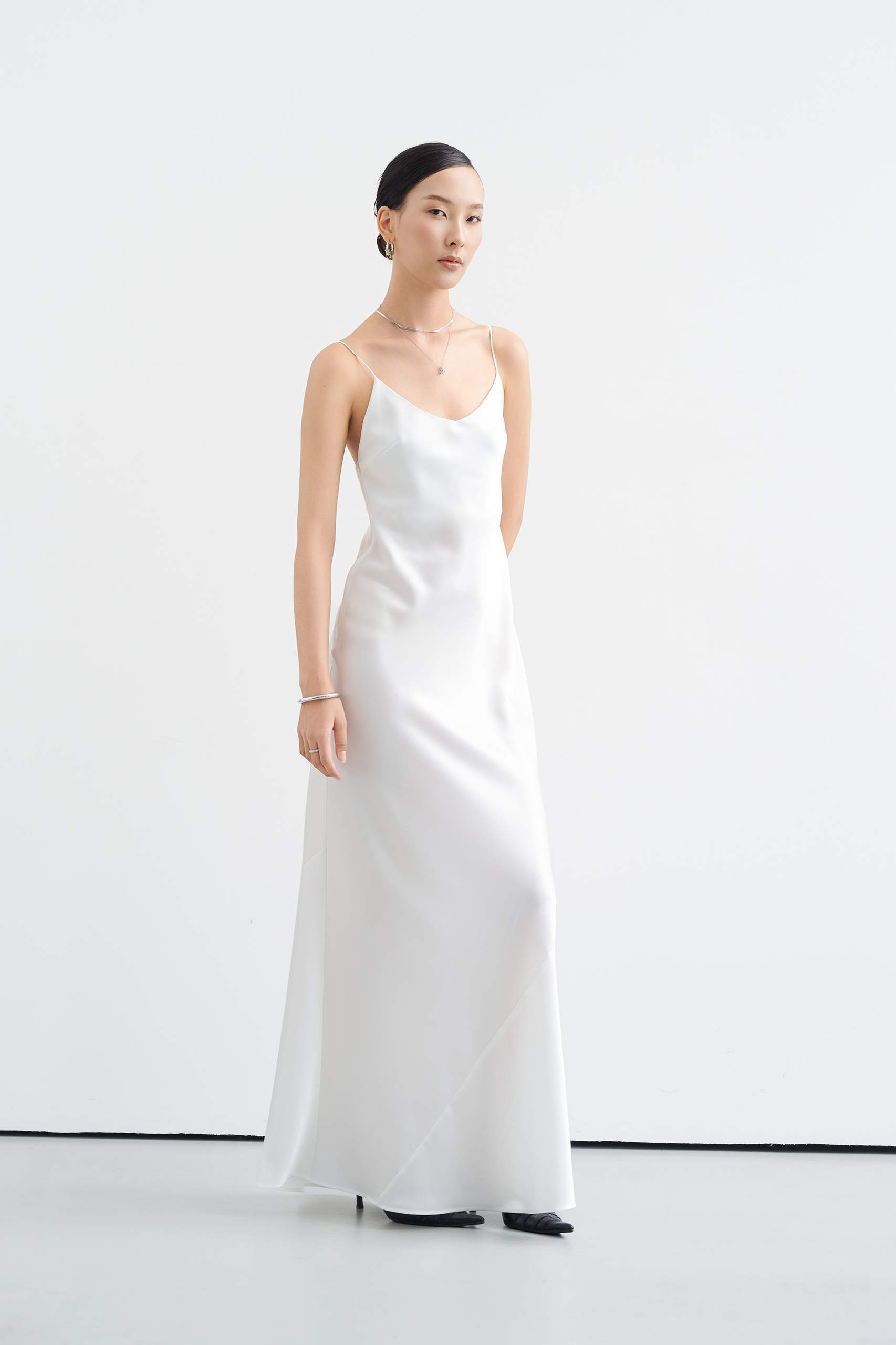 Evelyn Classic Gown - WHITE