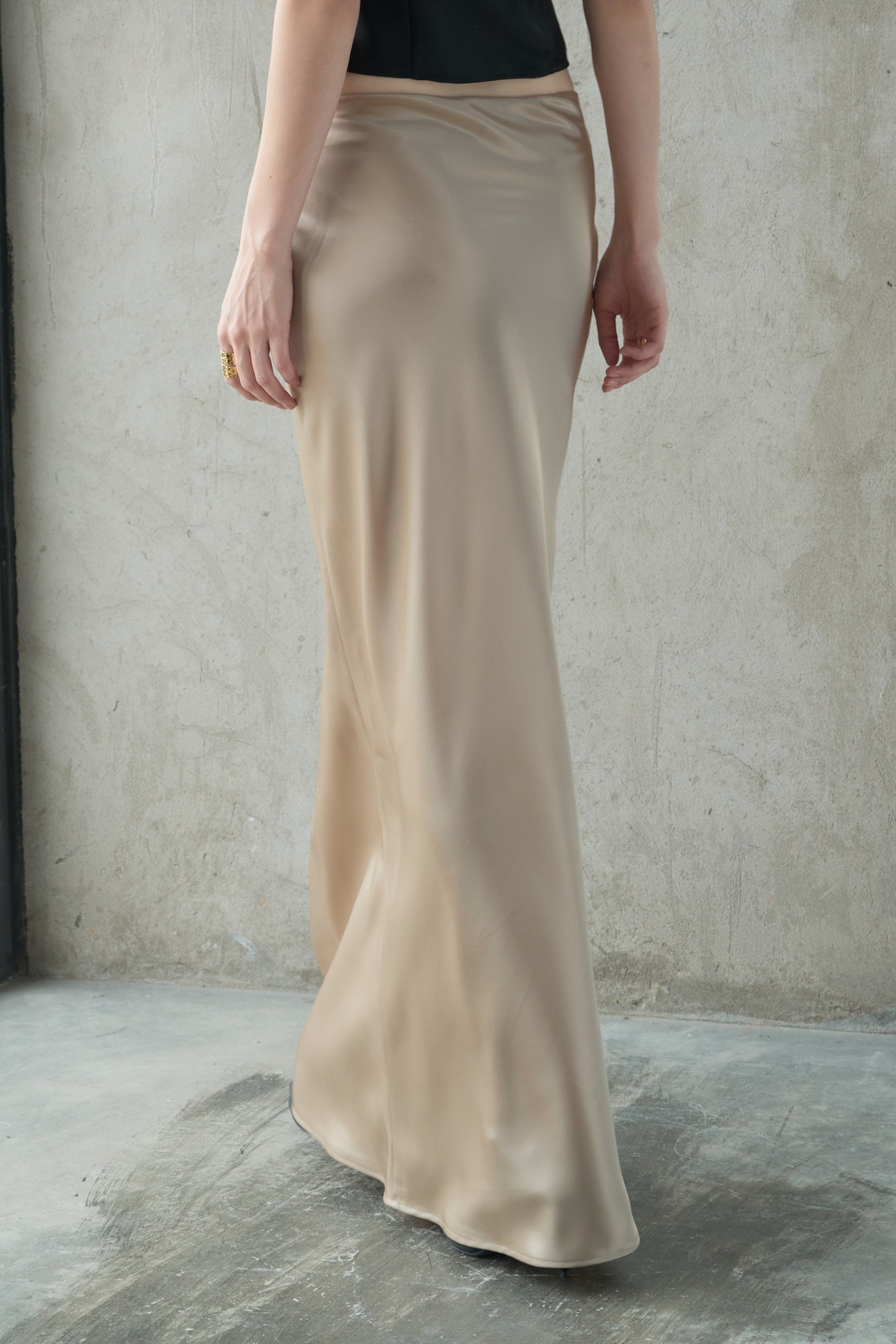 MAXI SATIN SKIRT - LATTE