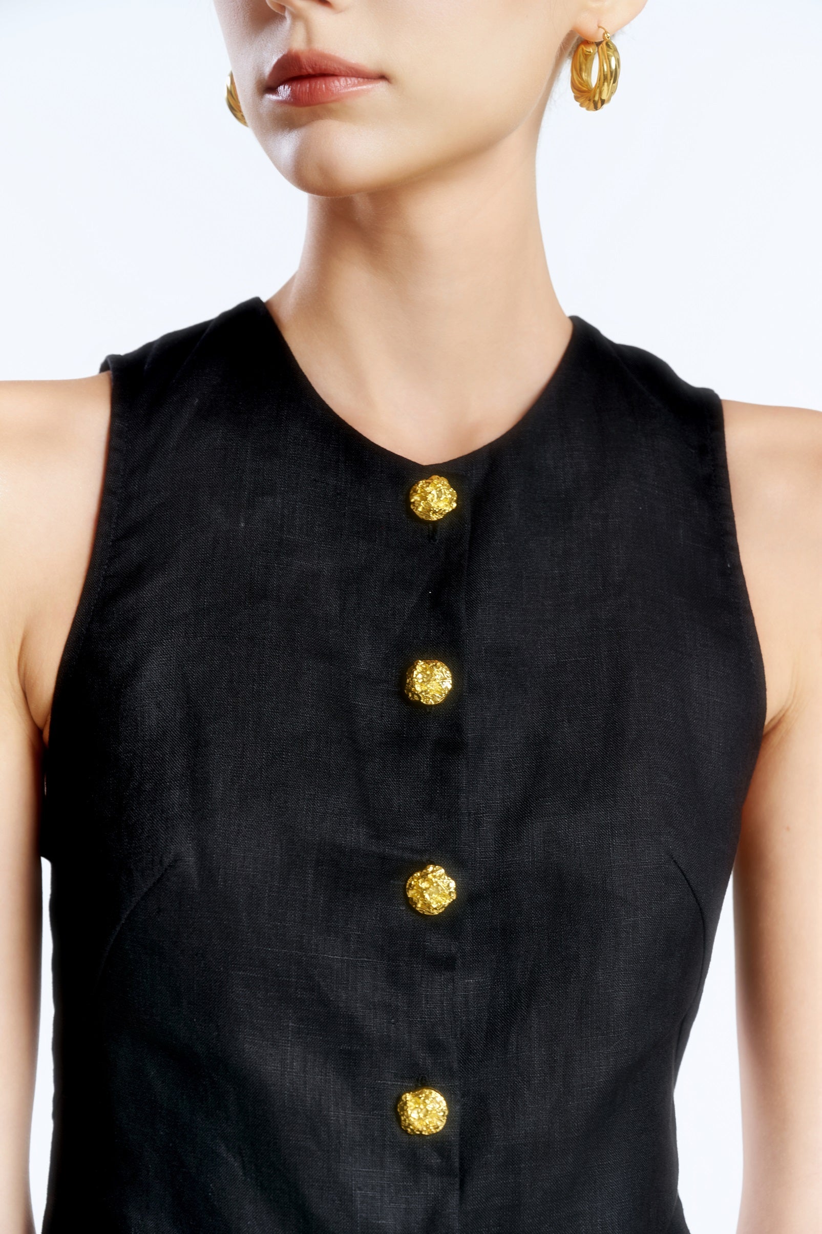 GOLDEN BUTTON LINEN BLOUSE - BLACK