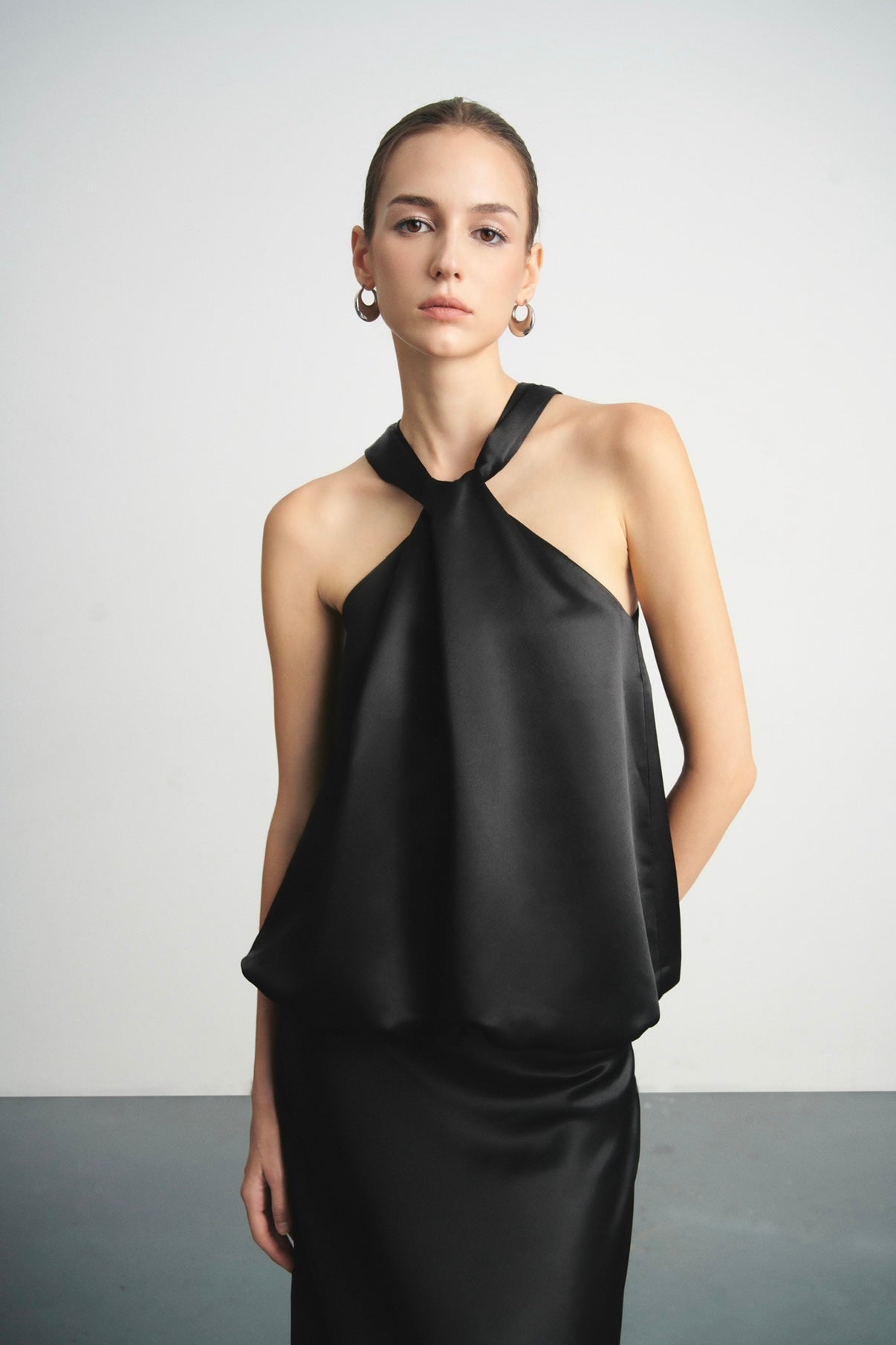 MATHILDA KNOT HALTERNECK TOP - BLACK