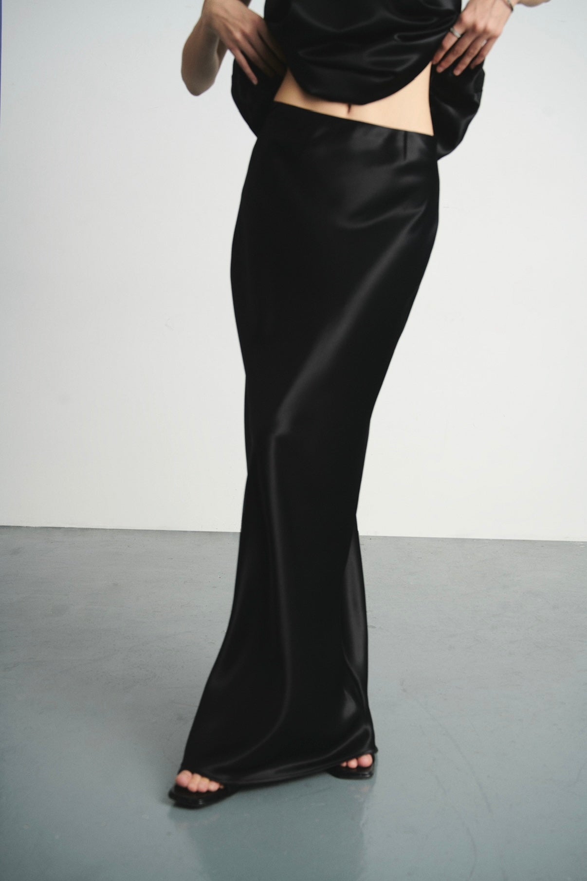 MAXI SATIN SKIRT - BLACK