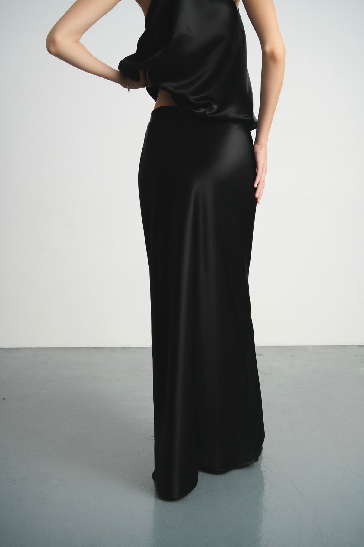 MAXI SATIN SKIRT - BLACK