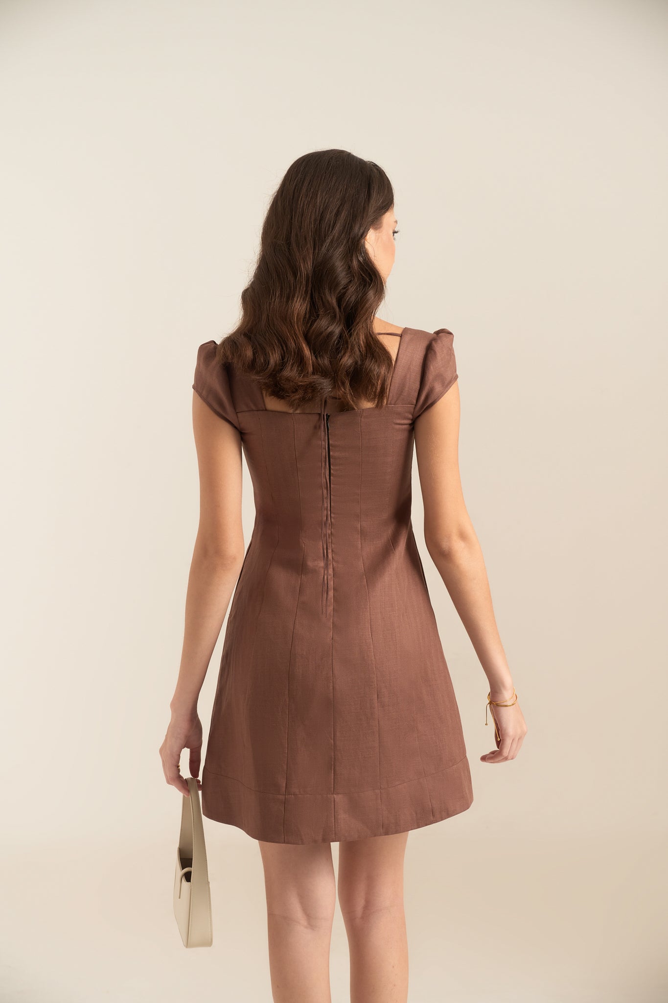 HONEY SQUARE-NECK LINEN DRESS - BROWN
