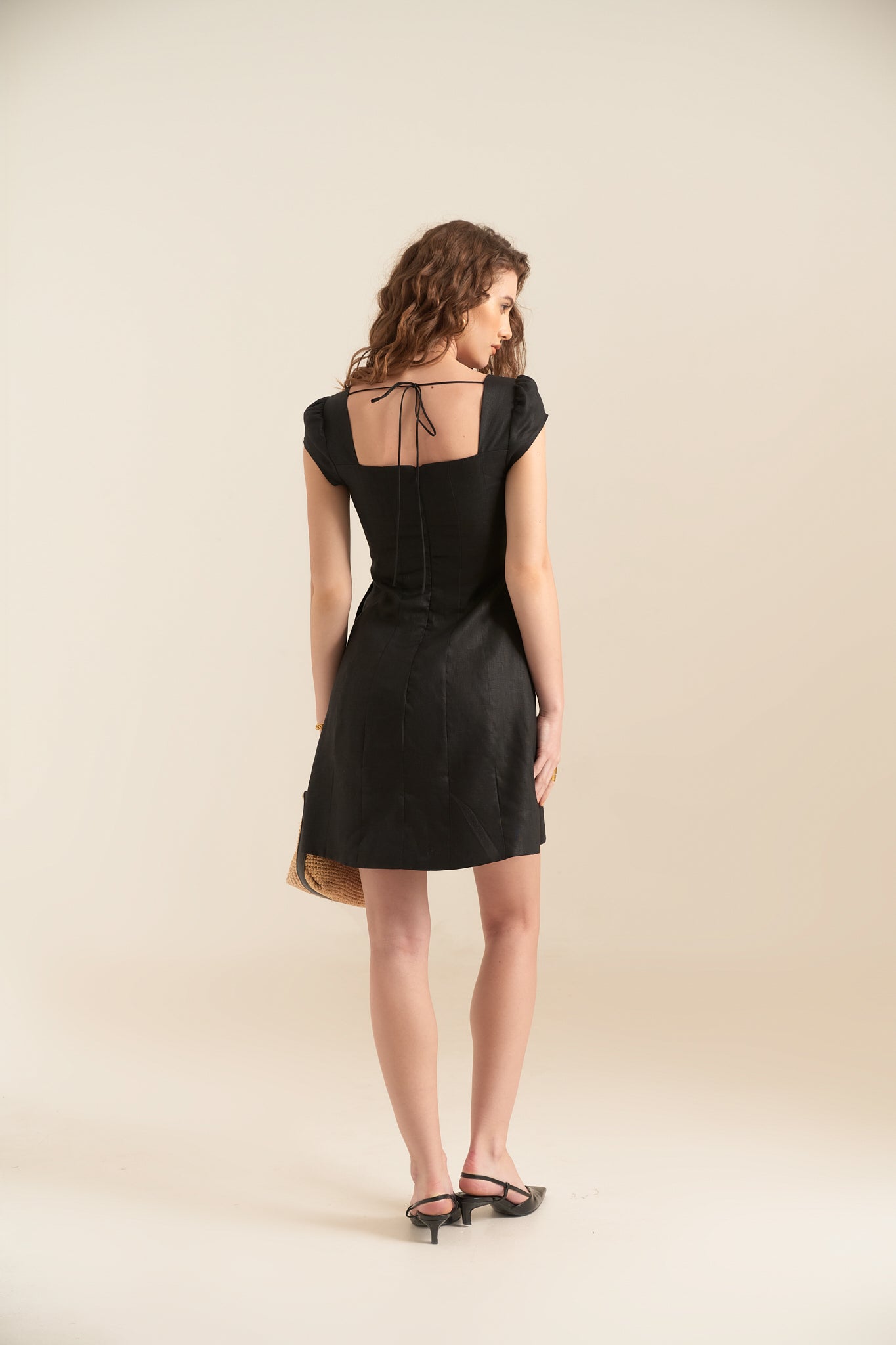HONEY SQUARE-NECK LINEN DRESS - BLACK