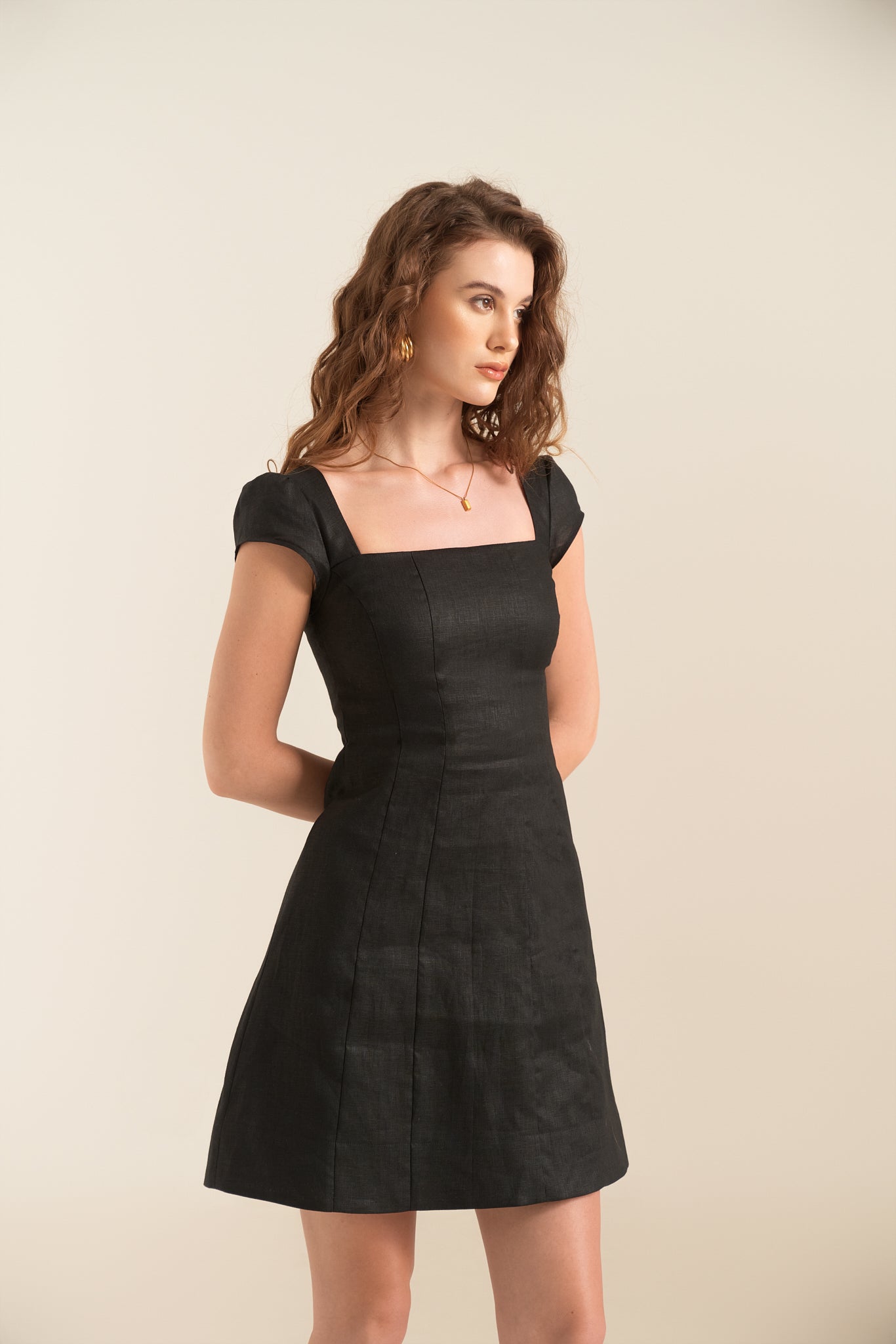 HONEY SQUARE-NECK LINEN DRESS - BLACK