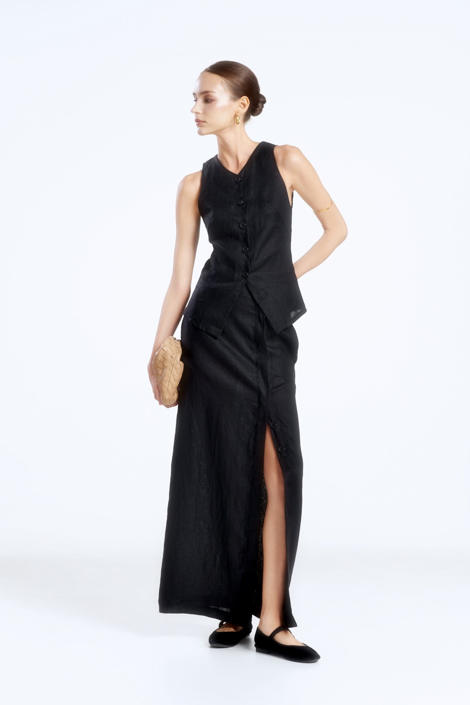 V-NECK LINEN BLOUSE - BLACK
